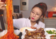 小姐姐吃猪蹄粉吗,小姐姐们的美味新宠